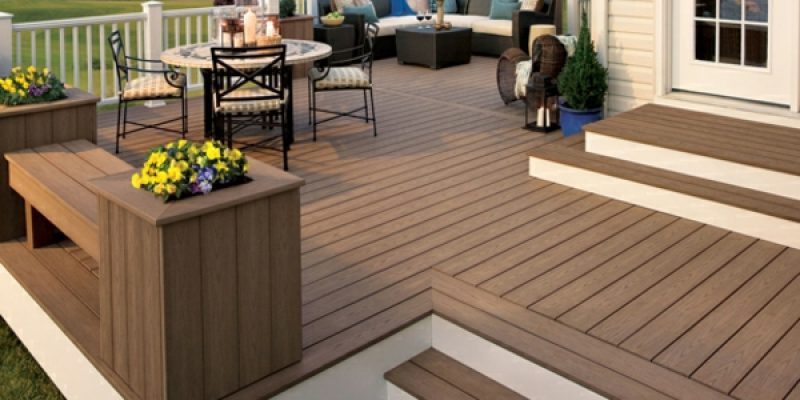 blanc-et-terrasse-en-bois-composite